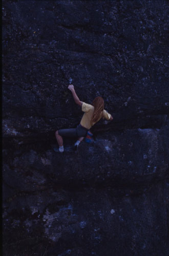 Perlen vor die Säue 7- Solo Frankenjura 1990.jpg